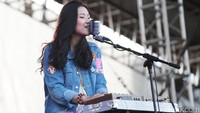Danilla kemudian menyambung penampilannya dengan membawakan single Kalapuna.  Foto: Asep/detikHOT