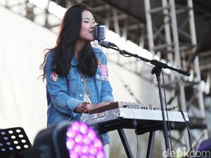 Danilla Tidur Bersama dengan Tigapagi