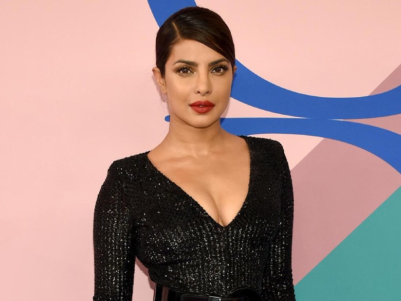 Priyanka Chopra Jadi Bridesmaid di Pernikahan Meghan Markle? Priyanka Chopra Jadi Bridesmaid di Pernikahan Meghan Markle?