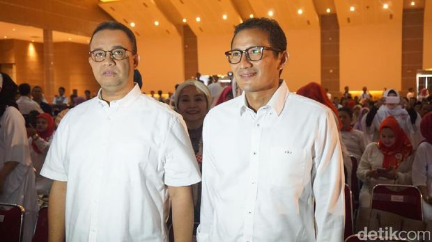 Anies-Sandi tiba di lokasi acara