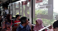 Dibuka Gratis Hari Ini, Koridor 13 TransJ Dipenuhi Warga