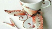 Bentuk kupu-kupu diwujudkan dalam bentuk saucer yang cantik. Juga ujung sendok teh. Meskipun tak biasa bentuk ini juga cantik dan unik. (Foto: Istimewa)