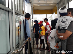 Menjajal Koridor 13 Bus TransJ Sekaligus Wisata Akhir Pekan