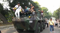 Komodo adalah sebuah kendaraan taktis buatan PT Pindad. Dengan manuver yang baik, diharapkan komodo bisa menjadi kendaraan operasional yang handal bagi TNI dan POLRI. Kendaraan ini digunakan sebagai pengintai dan sangat cocok dipakai pada medan yang berat. Akhmad Mustaqim/detikcom.