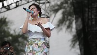 Raisa menjadi salah satu penampil yang paling ditunggu di We The Fest 2017. Foto: Asep Syaifullah/detikHOT