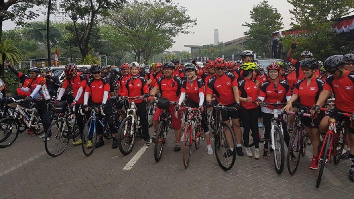 Klub Apache: Gowes Pagi Menyambung Silaturahmi
