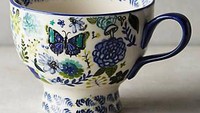 Cangkir teh porselin China dengan warna biru klasik ini merupakan salah satu desain vintage. Elegan dan cocok dipadu dengan warna putih atau biru muda. (Foto: Istimewa)
