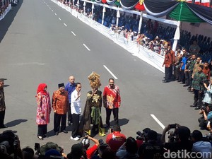 Jokowi: Jember Fashion Carnaval Membanggakan Indonesia