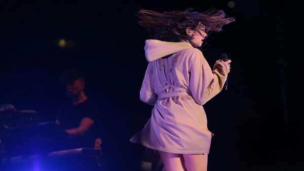 Dua Lipa yang Selalu Tebar Pesona Dua Lipa yang Selalu Tebar Pesona
