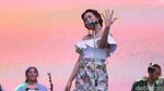 Ditemani Hamish di WTF 2017, Raisa Penuh Bunga