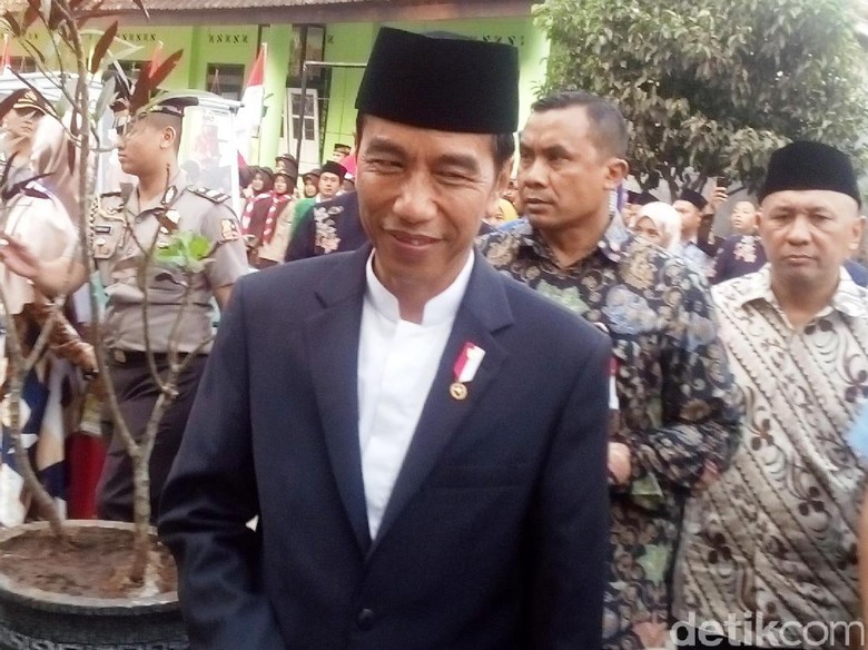 Jokowi Ancam Sanksi Kepala Daerah yang Serapan APBD-nya Rendah Jokowi Ancam Sanksi Kepala Daerah yang Serapan APBD-nya Rendah
