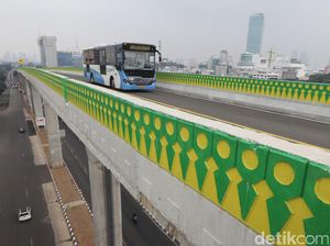 Bus TransJ Koridor 13, 13B dan L13E Terlambat Imbas Macet di Jalan Ciledug