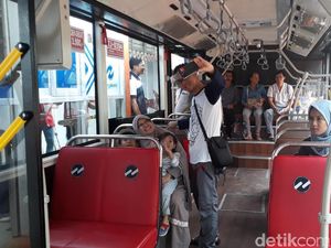 Dibuka Gratis Hari Ini, Koridor 13 TransJ Dipenuhi Warga