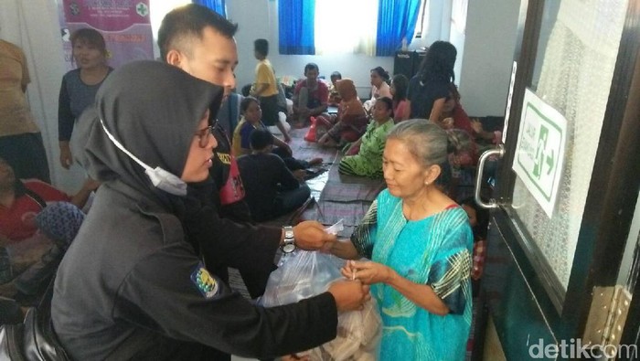 Pemkot Surabaya Beri Bantuan Korban Kebakaran Jalan Tales