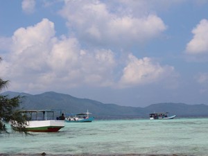 KM  Dharma Kencana II Terbakar, Sejumlah Kapal Penyelamat Diterjunkan