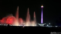 Air Mancur Menari merupakan revitalisasi dari Air Mancur Pesona yang dibuka pada tahun 2005. Air mancur itu kemudian berhenti pada 2009 dan terlantar. 