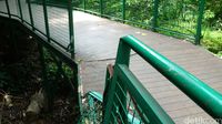 Dear Pemkot Bandung, Pagar Forest Walk Baksil Rusak Bahayakan Pengunjung