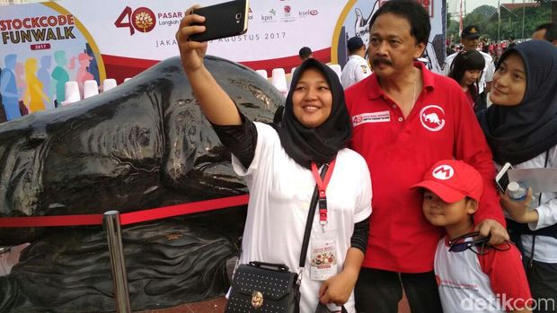 Banteng Wulung Jadi Sasaran Selfie