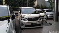 Mobil milik Bos First Travel yang Disita. Foto: Mobil milik Bos First Travel Disita (Dewi-detikcom)