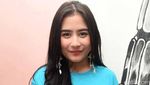 Senyum Si Manis Prilly Latuconsina yang Menggoda