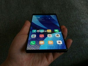 Alasan Xiaomi Tak Pasang Colokan Audio di Mi Mix 2