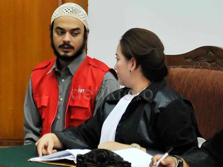 Artis Rio Reifan Tertangkap Narkoba Saat Berhenti di Pinggir Jalan Artis Rio Reifan Tertangkap Narkoba Saat Berhenti di Pinggir Jalan