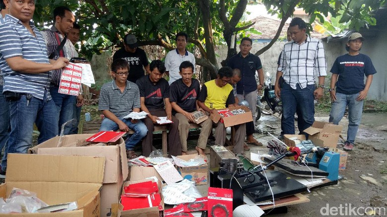 Ilustrasi Spare Part palsu Foto: Polisi Gerebek Rumah Produksi Spare Part Palsu di Palembang (Raja-detikcom) Ilustrasi Spare Part palsu Foto: Polisi Gerebek Rumah Produksi Spare Part Palsu di Palembang (Raja-detikcom)