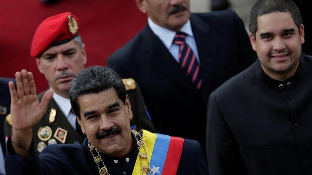 Nicolas Maduro Guerra (kanan) bersama ayahnya, Presiden Venezuela Nicolas Maduro (kiri)