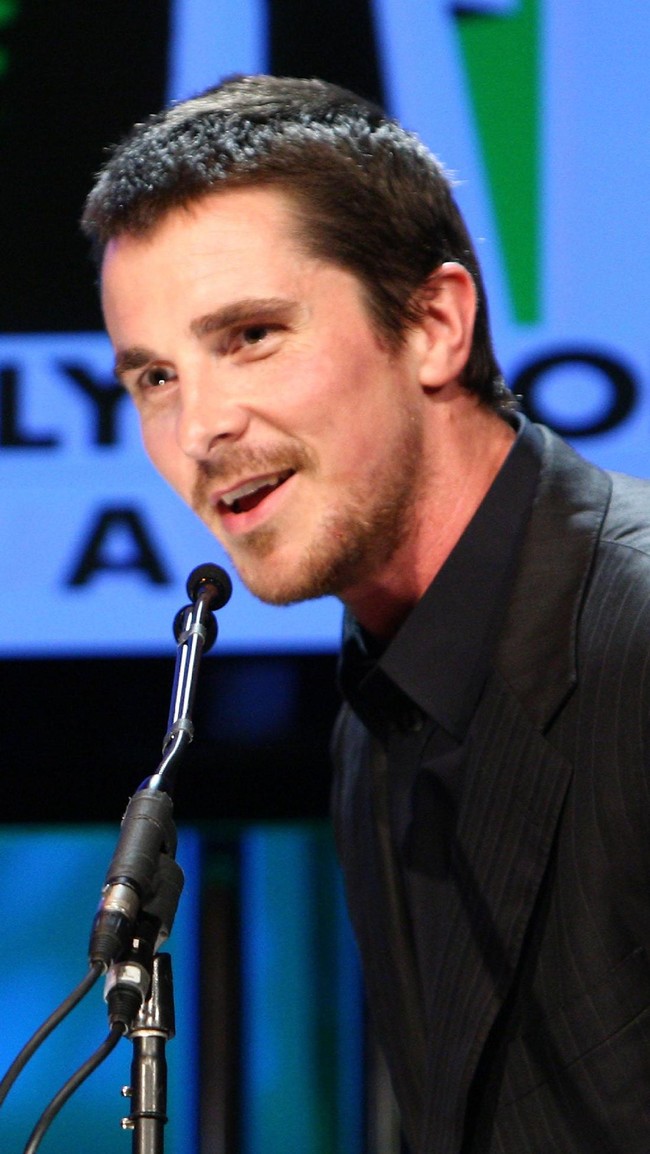 Bintang Batman, Christian Bale memiliki sosok yang gagah dan muda. Tidak disangka kini usianya 43 tahun. Foto: dok. Getty Images