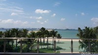 Tidak Ketinggalan Negeri Jiran Malaysia juga tengah membangun kota baru yang sangat besar di empat pulau buatan manusia yang dinamakan Forest City. Nampak salah satu pulau sudah ditumbuhi pohon dan siap dipasarkan.