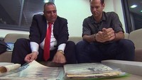 Adeeb bahkan masih menyimpan kontrak perjanjian sebagai penjaga kunci yang ditulis dengan tinta emas (CNN)