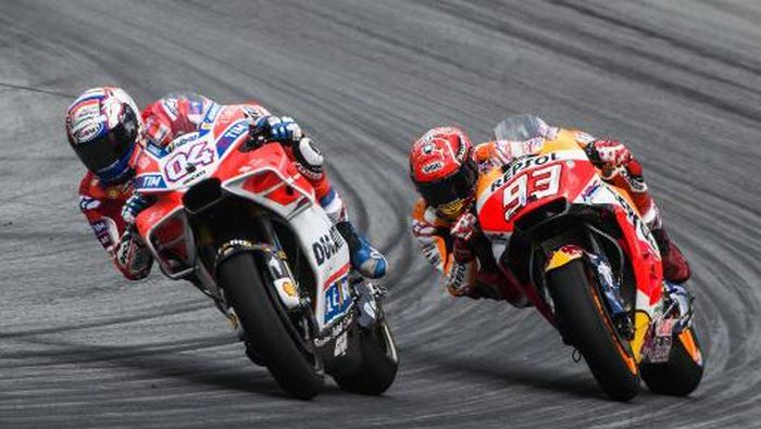 Andrea Dovizioso dapat keuntungan dari jatuhnya Marc Marquez di MotoGP Italia. (Foto: Jure Makovec / AFP) Andrea Dovizioso dapat keuntungan dari jatuhnya Marc Marquez di MotoGP Italia. (Foto: Jure Makovec / AFP)
