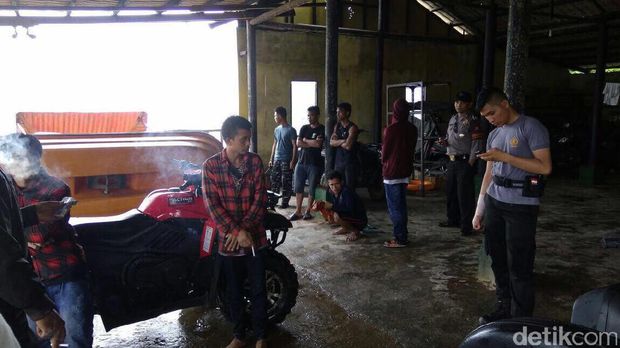 Sebanyak 27 orang yang ditangkap lalu dibawa ke Pangkalan TNI AL (Lanal) Batam