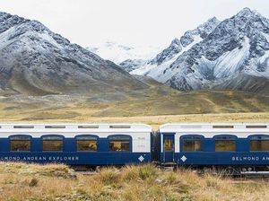 Pemandangan Romantis: Kereta Mewah dan Atap Dunia