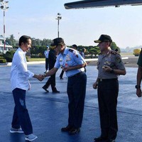 Sebelumnya Jokowi juga pernah tampil kekinian dengan sneakers. Saat itu ia memakai Nike LunarEpic Low Flyknit 2.