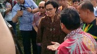 Sri Mulyani memberikan keterangan pers terkait kedatangannya.