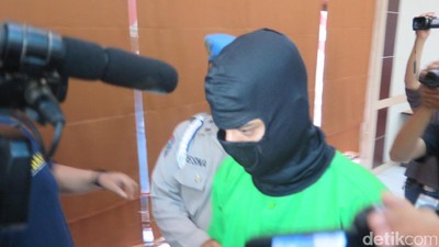 Foto Rio Reifan di Kantor Polisi usai Kembali Tertangkap karena Sabu