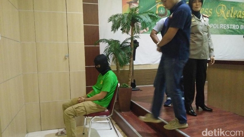 Artis Rio Reifan Baru Pulang Dugem saat Ditangkap Terkait Sabu Artis Rio Reifan Baru Pulang Dugem saat Ditangkap Terkait Sabu