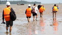 Tak mudah bagi PLN untuk menerangi pulau berpenduduk 563 jiwa itu. (PLN).