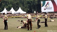 Beberapa simulasi pertolongan pertama juga dilakukan sejumlah peserta pramuka.