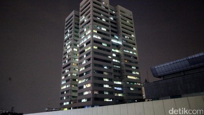 Foto: Ini Gedung DPR yang Diisukan Miring 7 Derajat, Beneran?