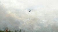 Tidak ketinggalan, upaya water bombing juga terus dilakukan. Pool/Kementerian Lingkungan Hidup dan Kehutanan.