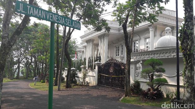 Mewah Begini Penampakan Rumah  Bos First Travel di Sentul City