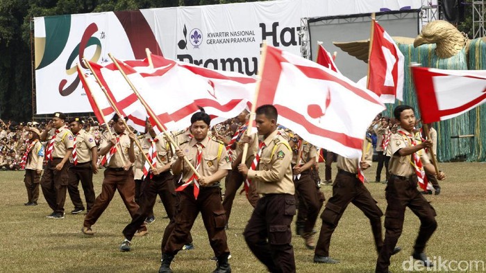 Presiden Joko Widodo (Jokowi) membuka Raimuna Nasional XI Gerakan Pramuka di Cibubur, Jakarta Timur. Kegiatan itu berlangsung pada 13-21 Agustus 2017.