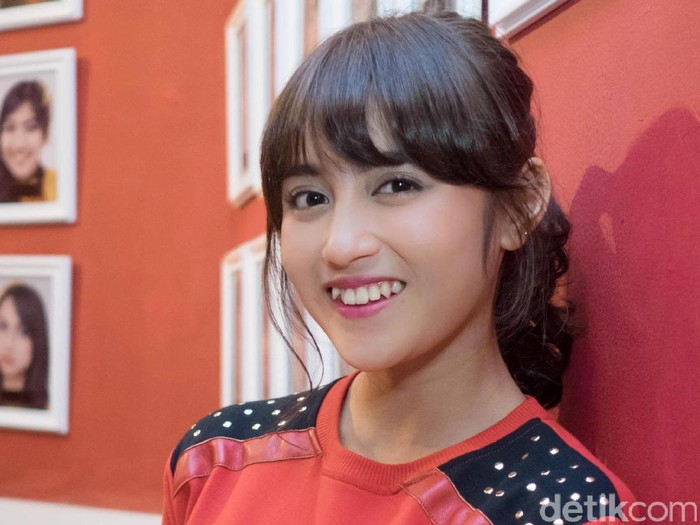 Gigi gingsul bisa disebabkan oleh beberapa faktor. Foto: DetikHot Gigi gingsul bisa disebabkan oleh beberapa faktor. Foto: DetikHot