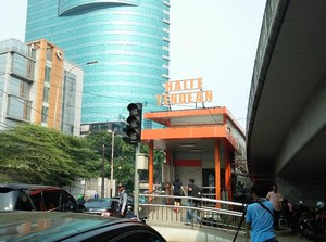 Menjajal TransJakarta dari Ciledug hingga Tendean