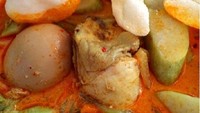 Di toko online ada @lontongsayurmamagendut. Terkenal dengan bumbunya yang ‘mlekoh’ yang dengan jejak minyak oranye. Pedas gurihnya bikin ketagihan. Foto: dok.detikFood/Istimewa