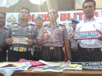 Tersangka juga menerima pemesanan STNK palsu dari luar Blitar