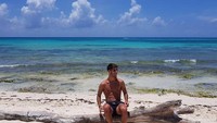 Dihimpun detikTravel dari berbagai sumber, Senin (14/8/2017), Asensio terlihat sedang asyik menikmati pantai hingga cantiknya gua sakral Suku Maya, Cenotes. Diketahui bahwa destinasi Cenotes ada di sekitar semenanjung Yucatan, Meksiko (Dok. Marco Asensio/Instagram)