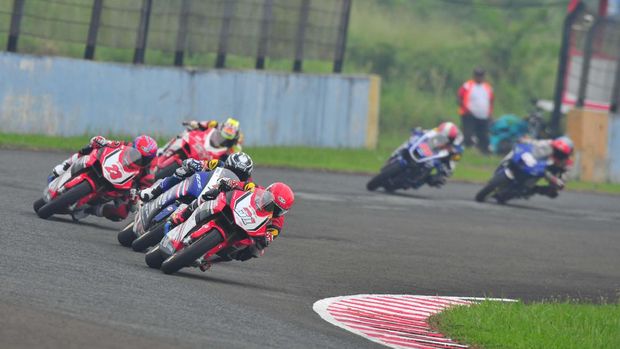 Para Pebalap AHRT Kembali Dominasi Podium di Balapan Kedua ARRC Sentul